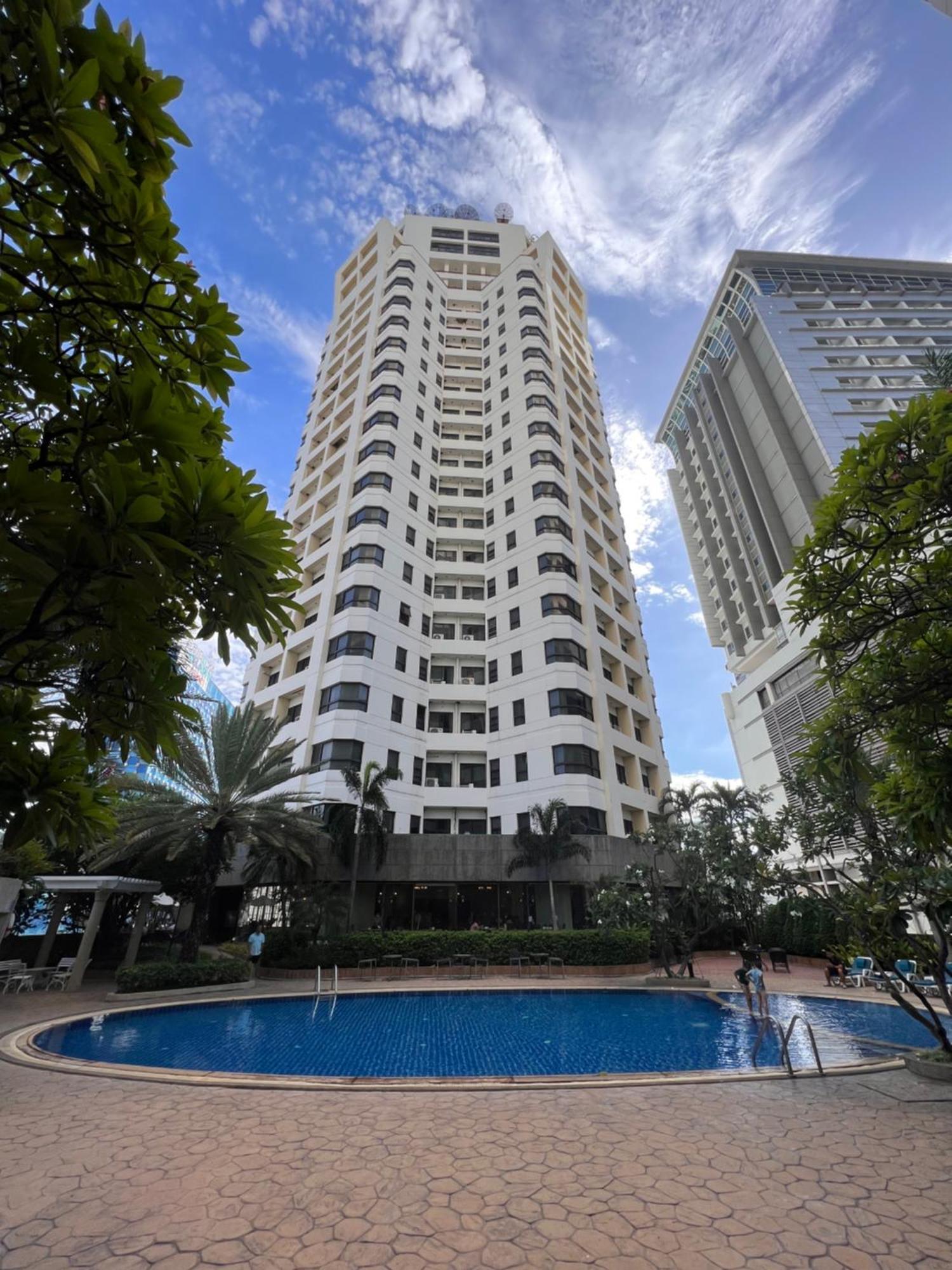 Grand Diamond Condo Suites Bangkok Exteriör bild